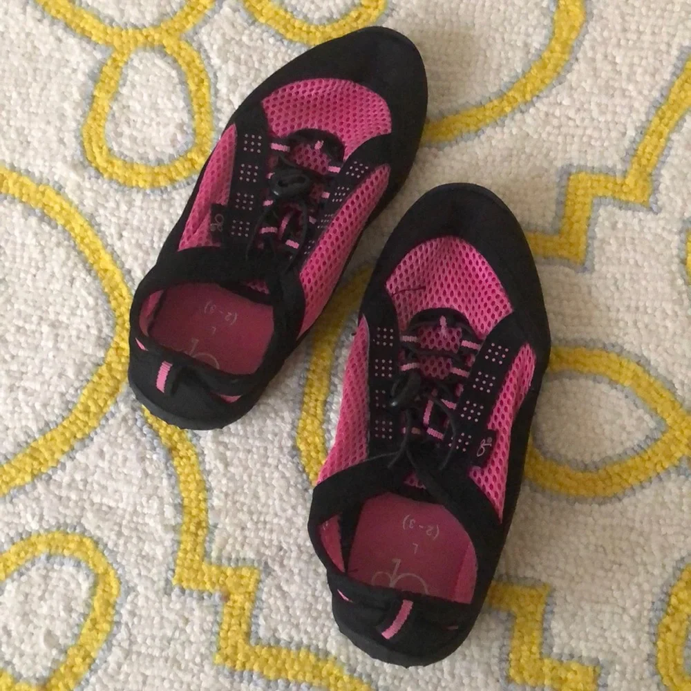 🌊Kid’s Swim Shoes🌊 Sz L (2-3)